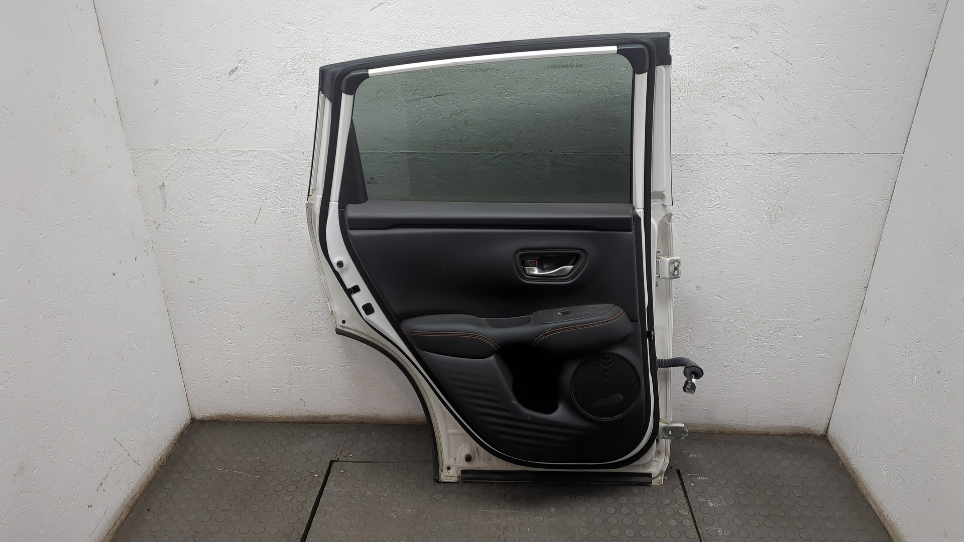 Дверь задняя левая