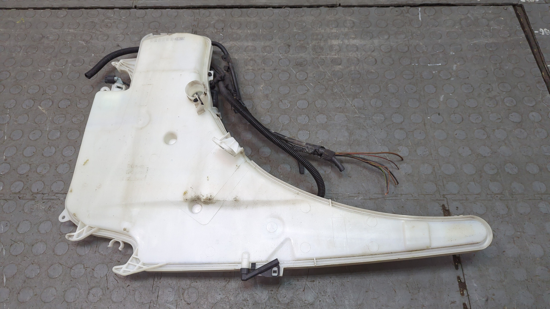 Бачок омывателя лобового стекла