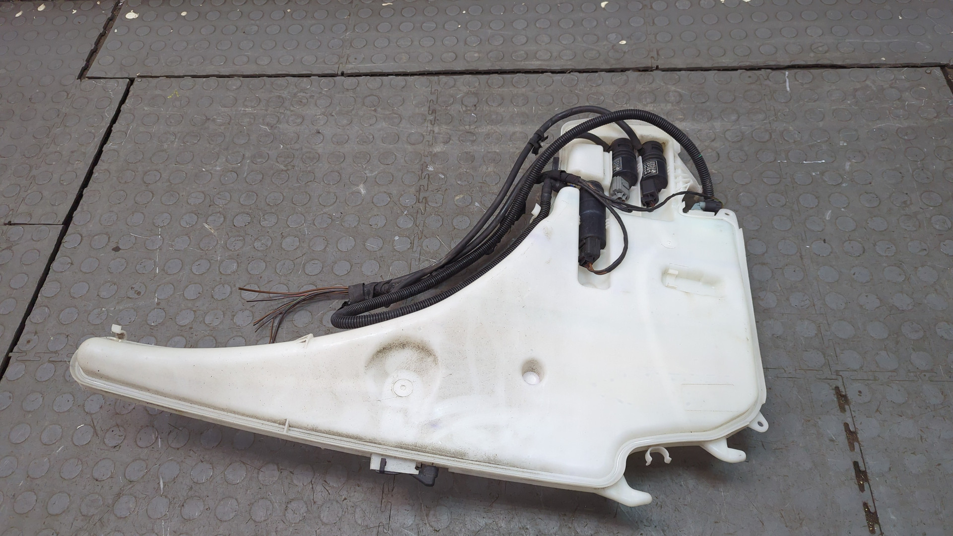 Бачок омывателя лобового стекла