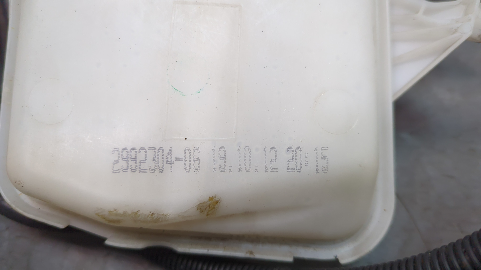 Бачок омывателя лобового стекла