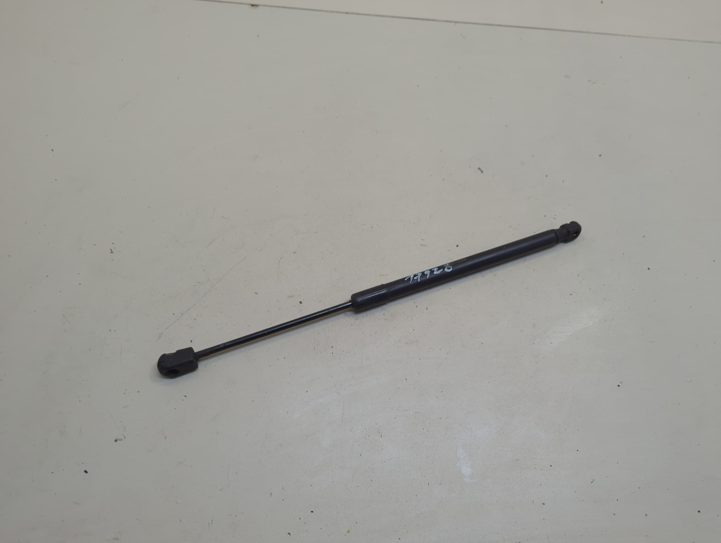 Амортизатор капота