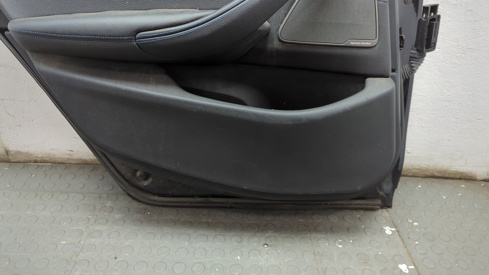 Дверь задняя левая