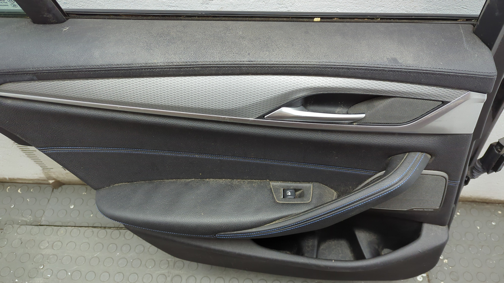 Дверь задняя левая