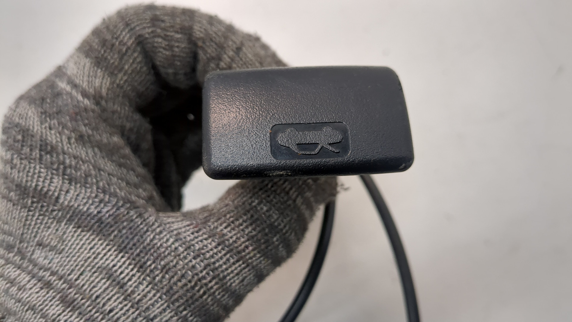 Трос открывания капота