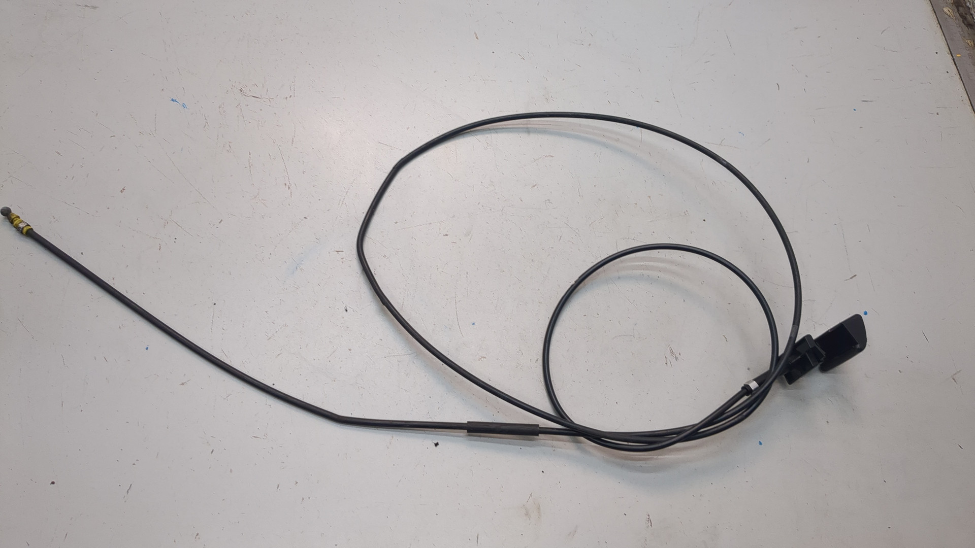 Трос открывания капота