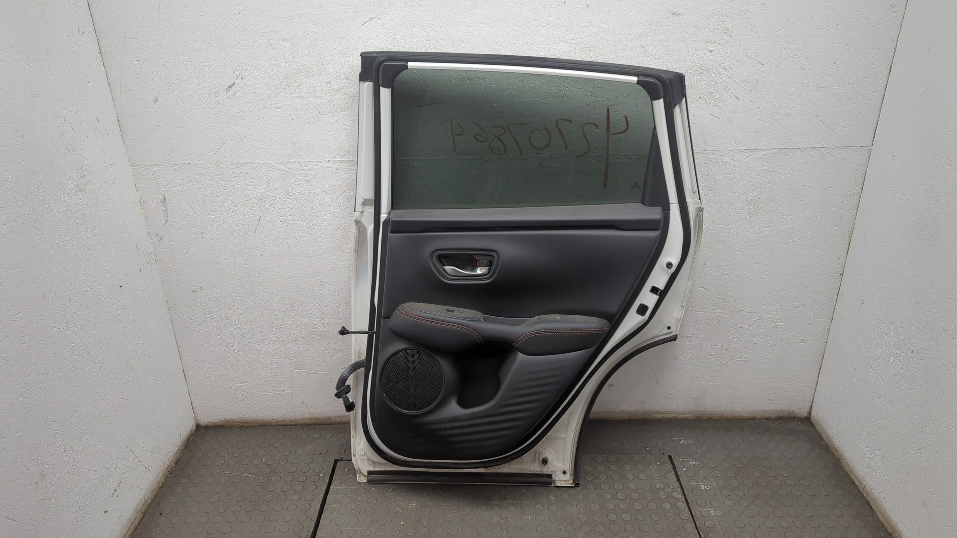 Дверь задняя правая