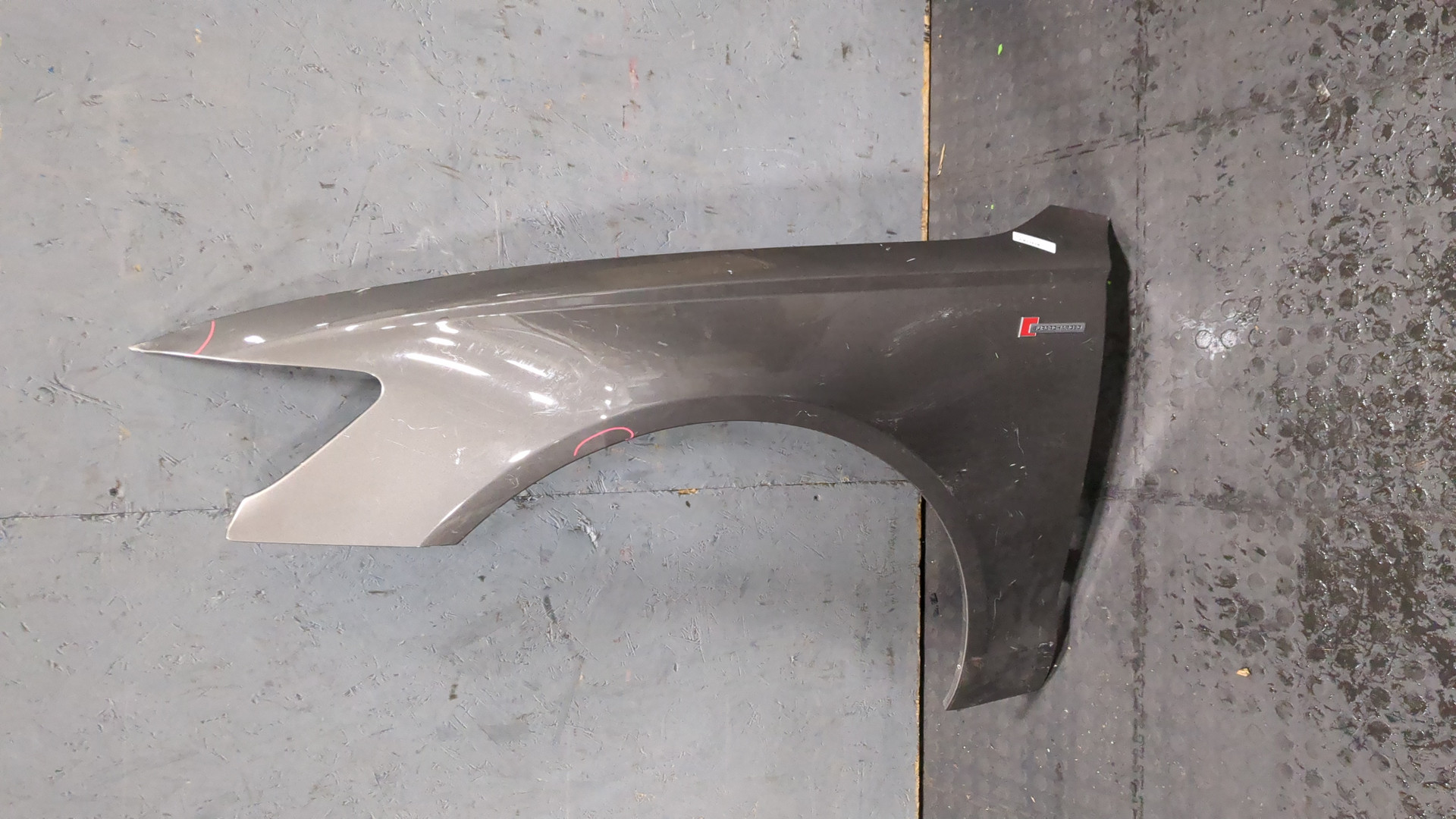 Крыло переднее левое