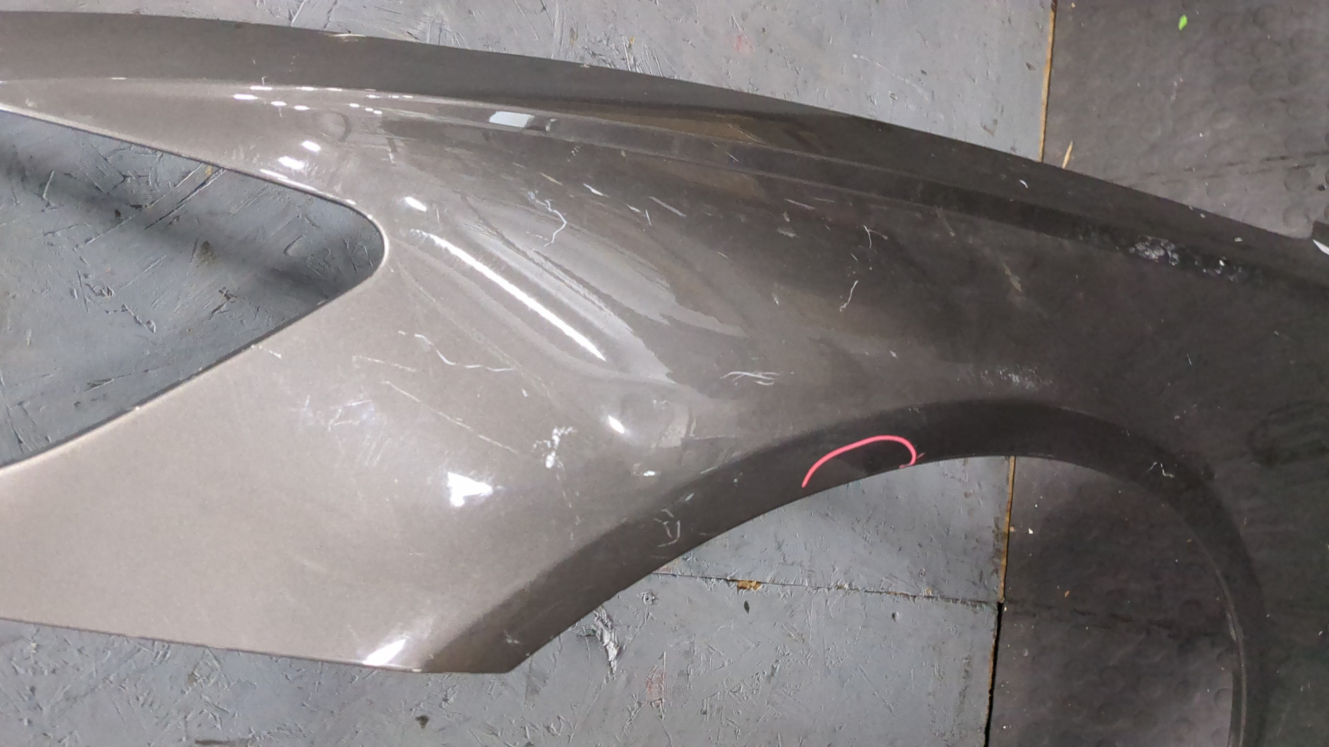 Крыло переднее левое