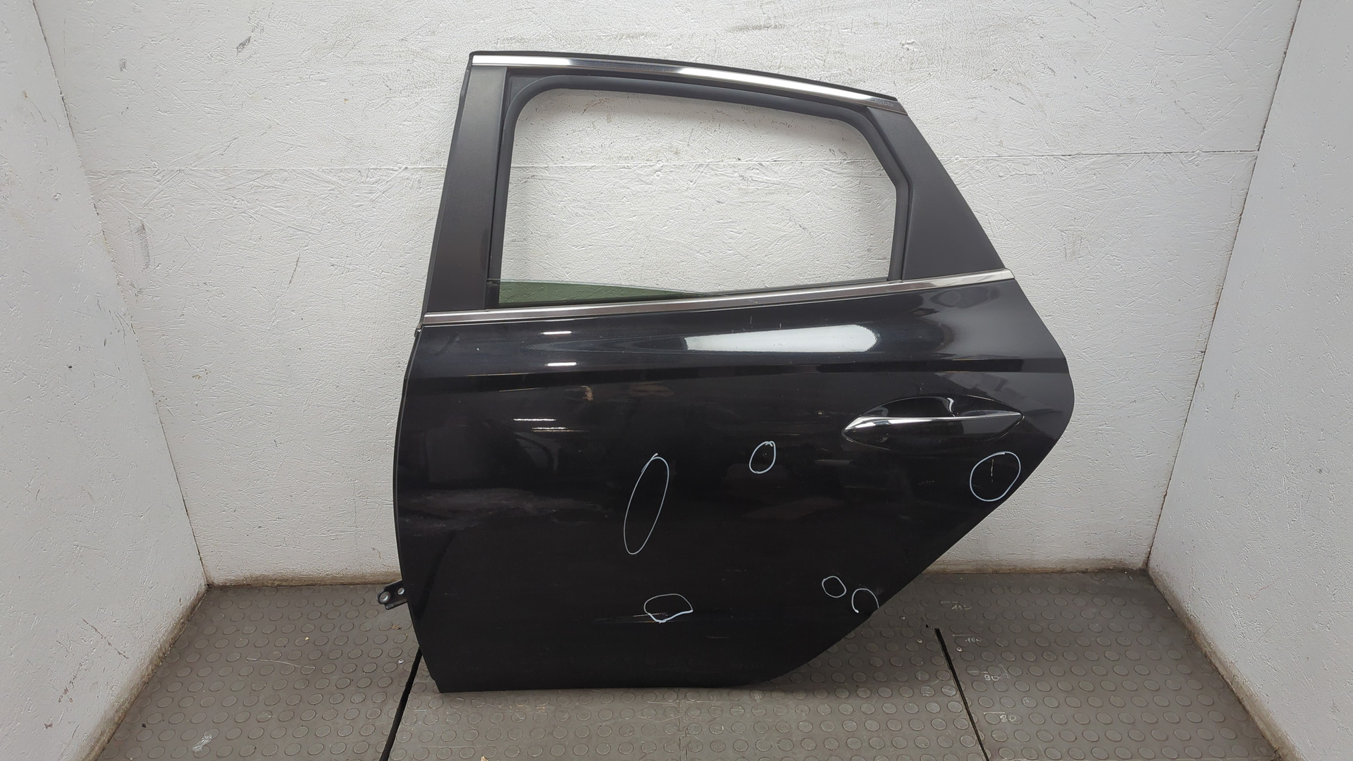 Дверь задняя правая