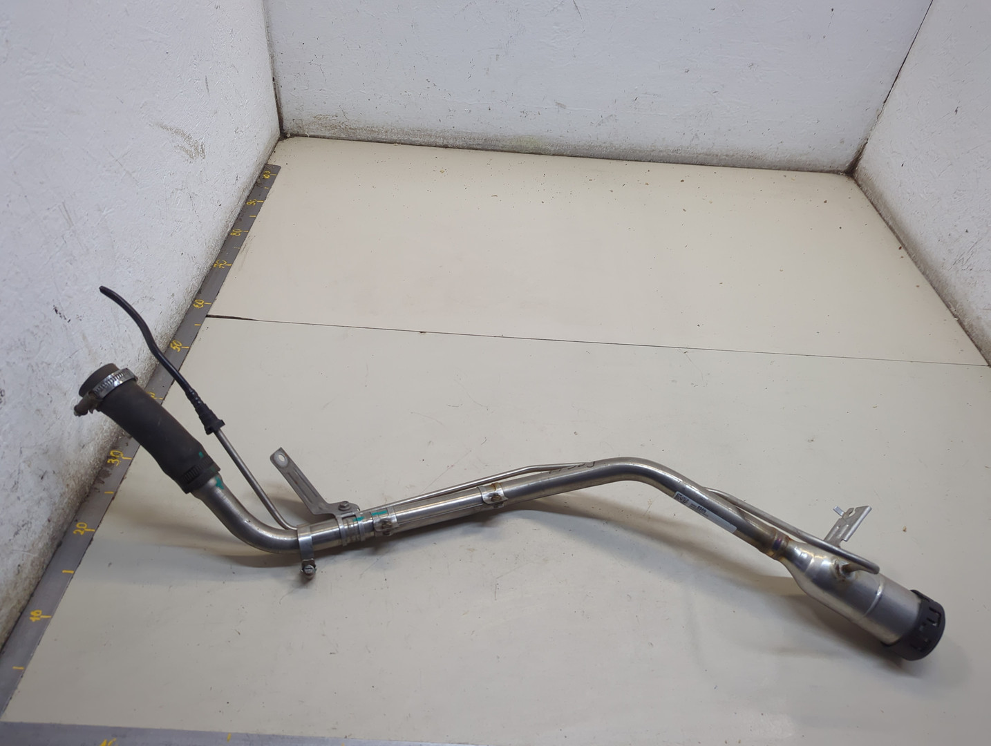 Горловина топливного бака