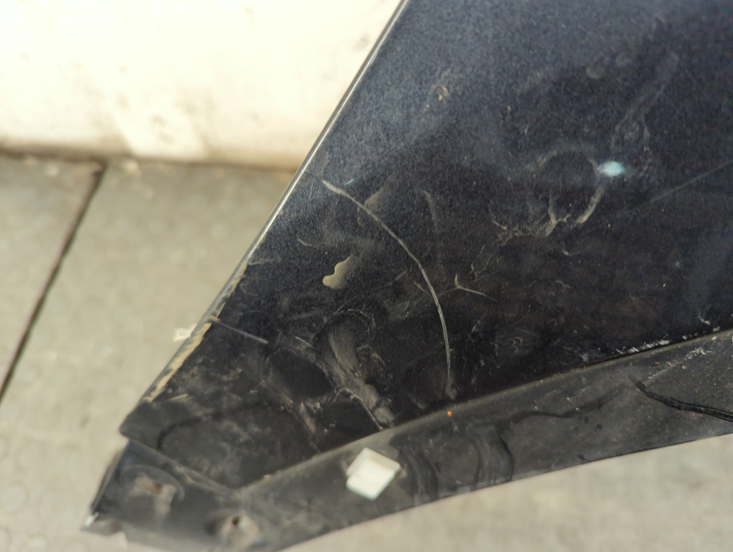 Крыло переднее правое