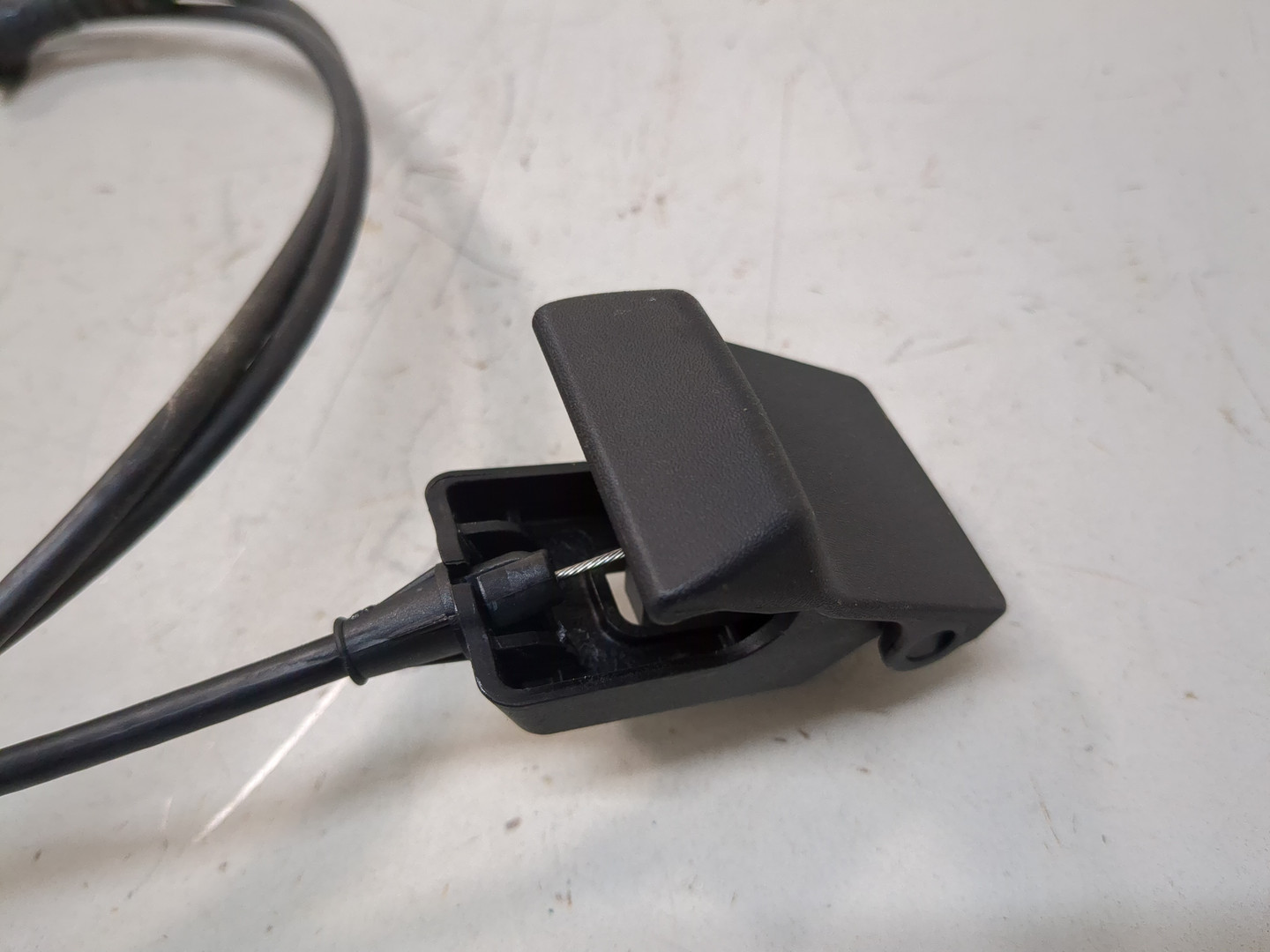 Ручка открывания капота