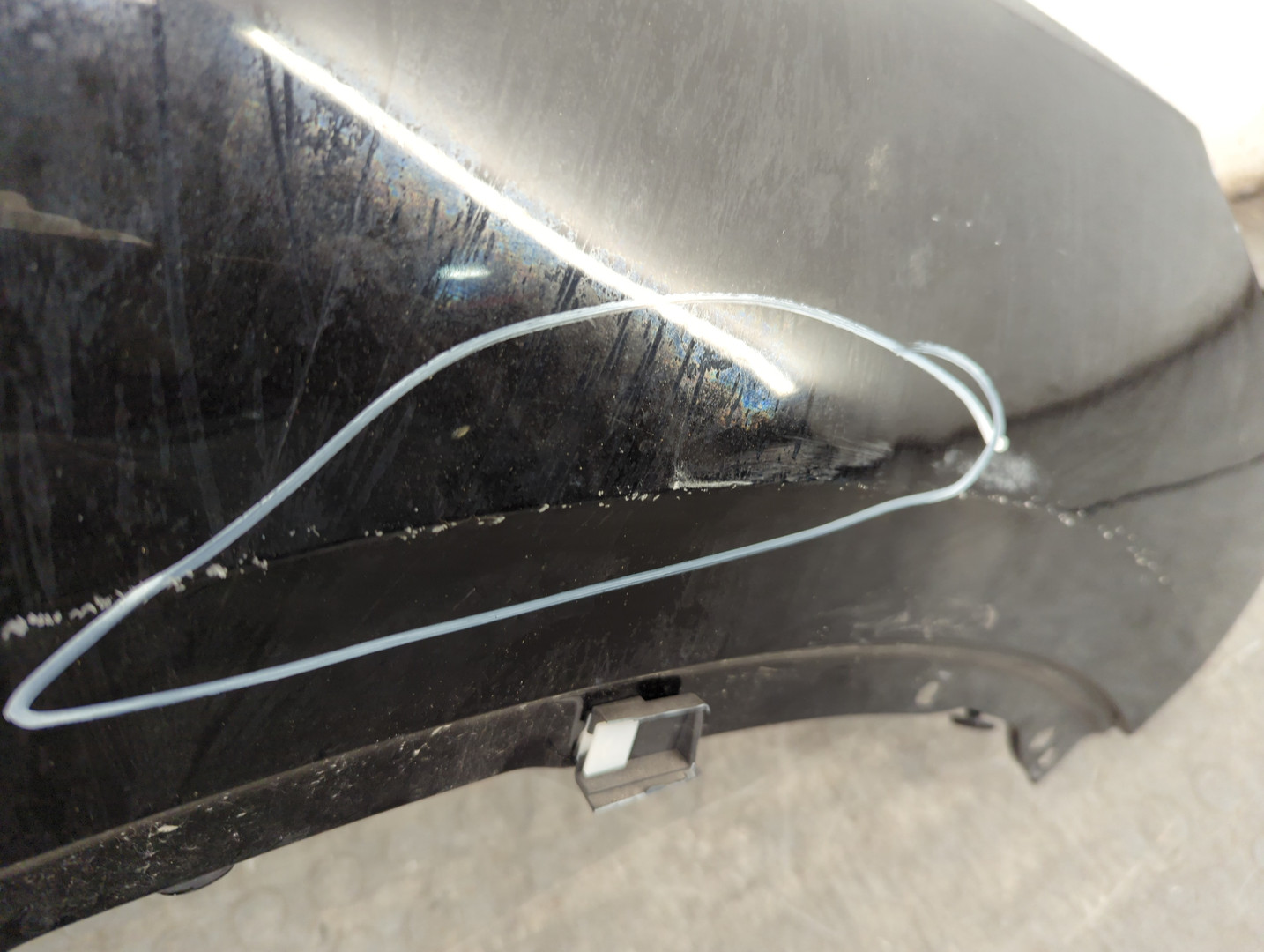 Крыло переднее правое