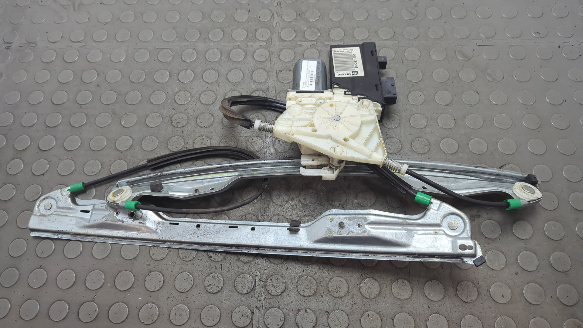 Стеклоподъемник электр. передний правый