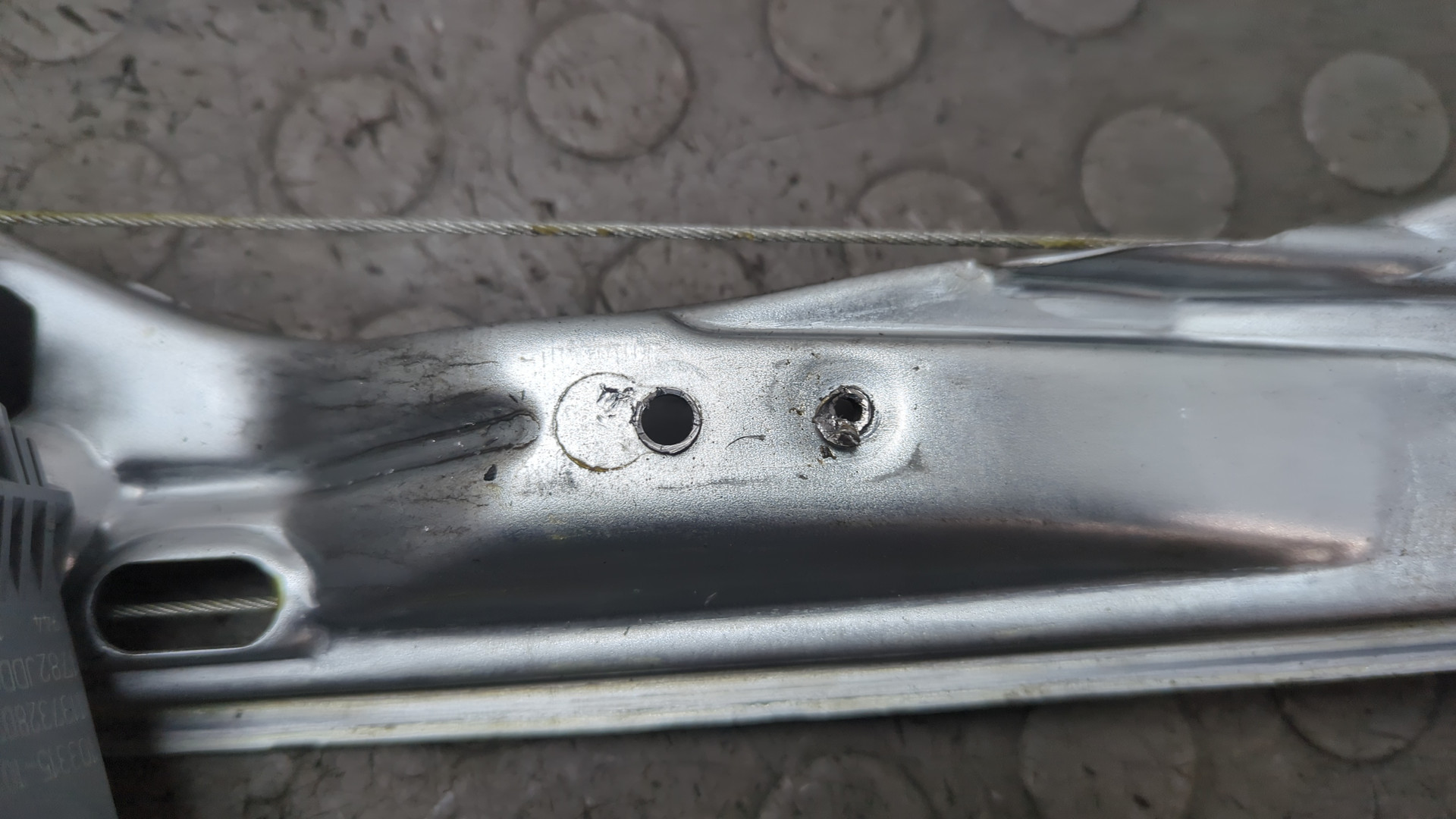 Стеклоподъемник электр. задний левый