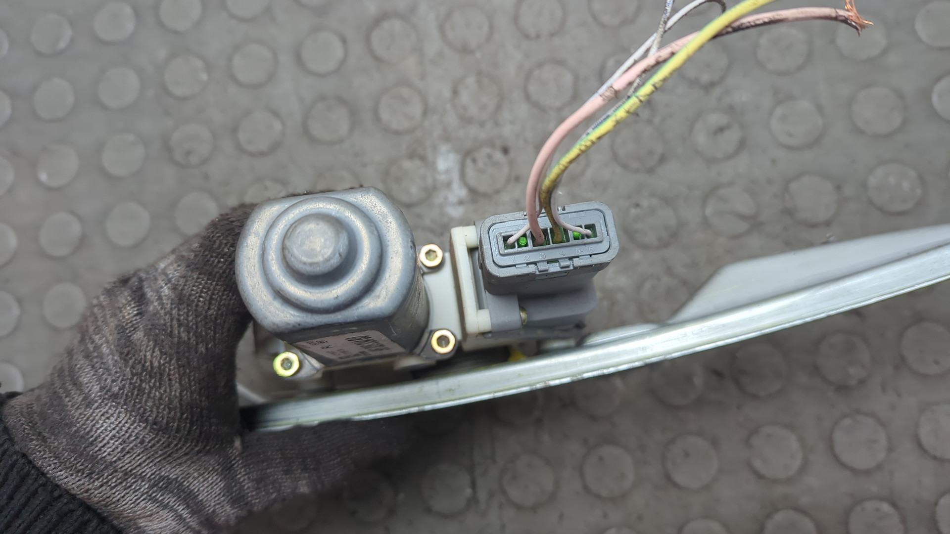 Стеклоподъемник электр. задний левый