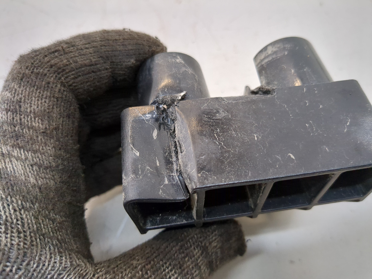 Кронштейн усилителя переднего бампера