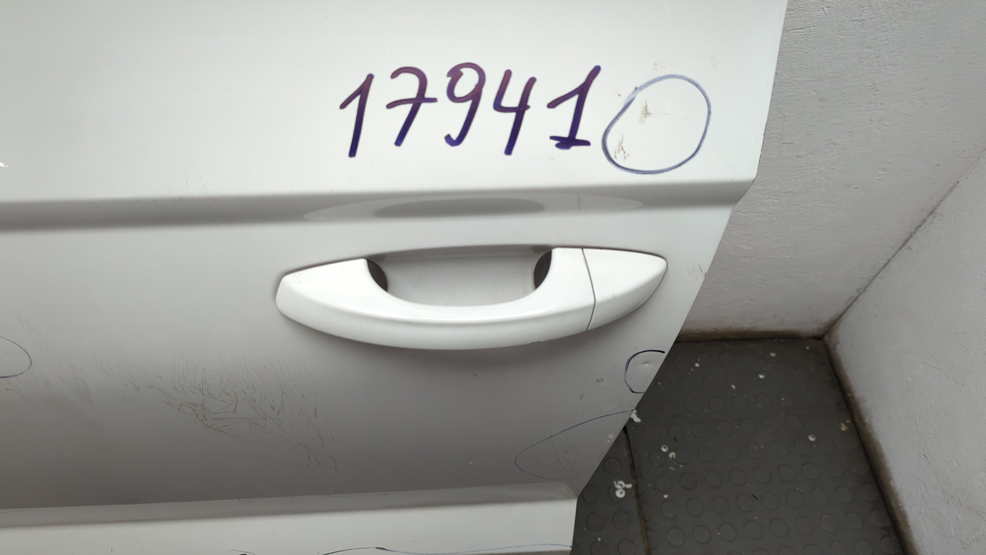 Дверь передняя левая