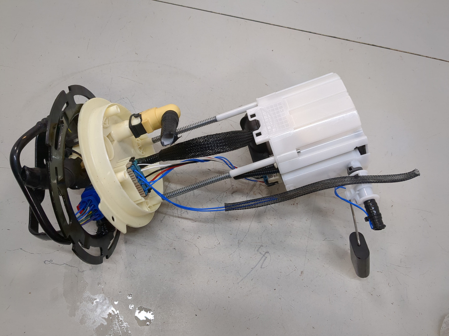 Насос топливный электрический