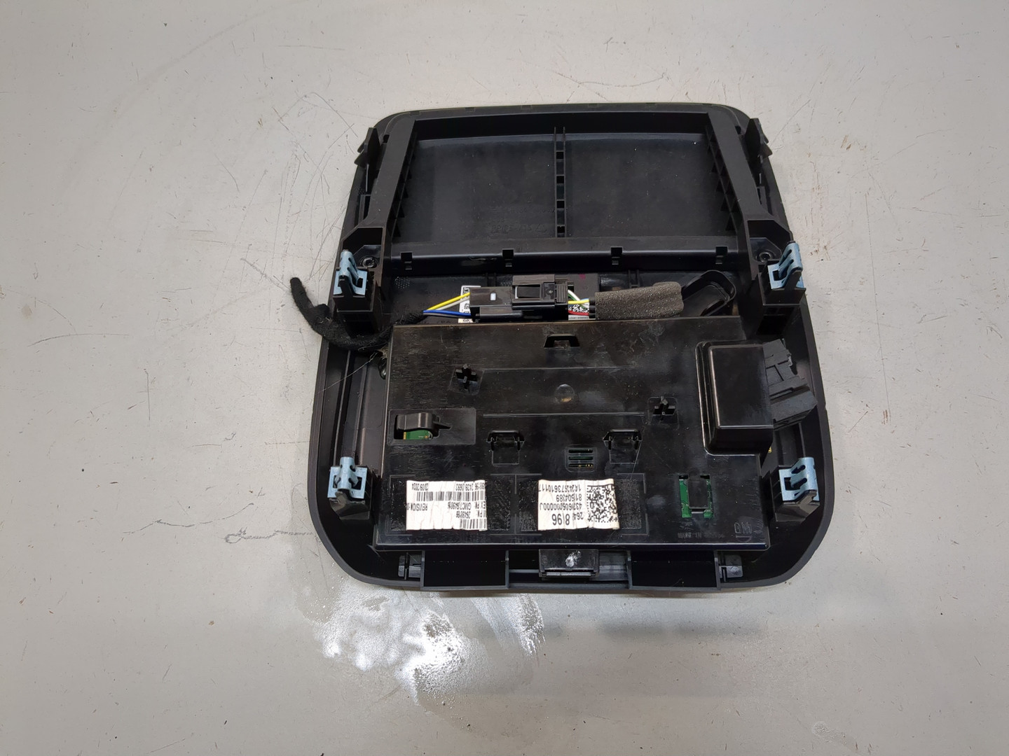 Плафон салонный