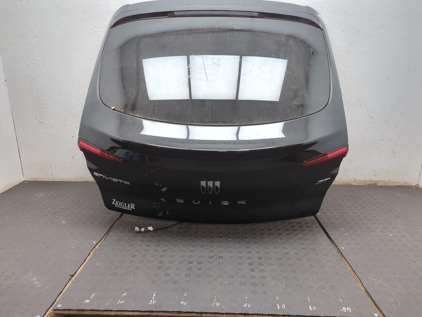 Дверь багажника