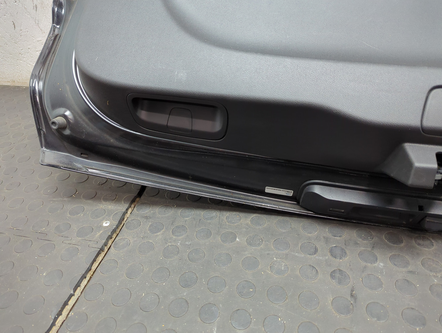 Дверь багажника