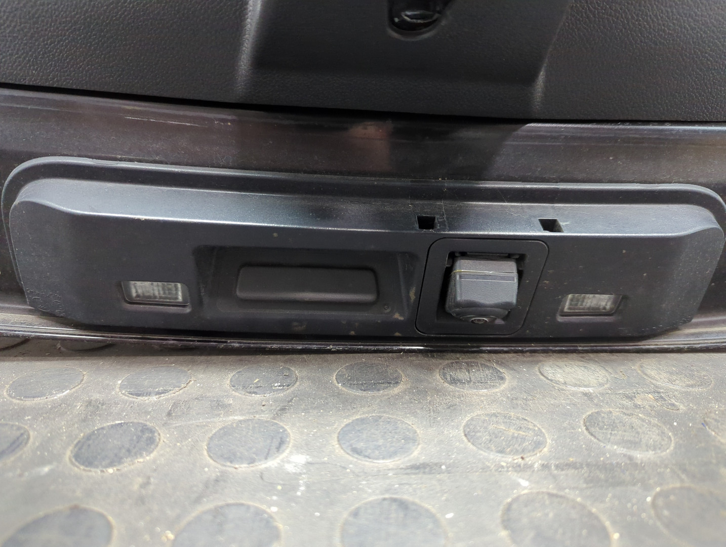 Дверь багажника