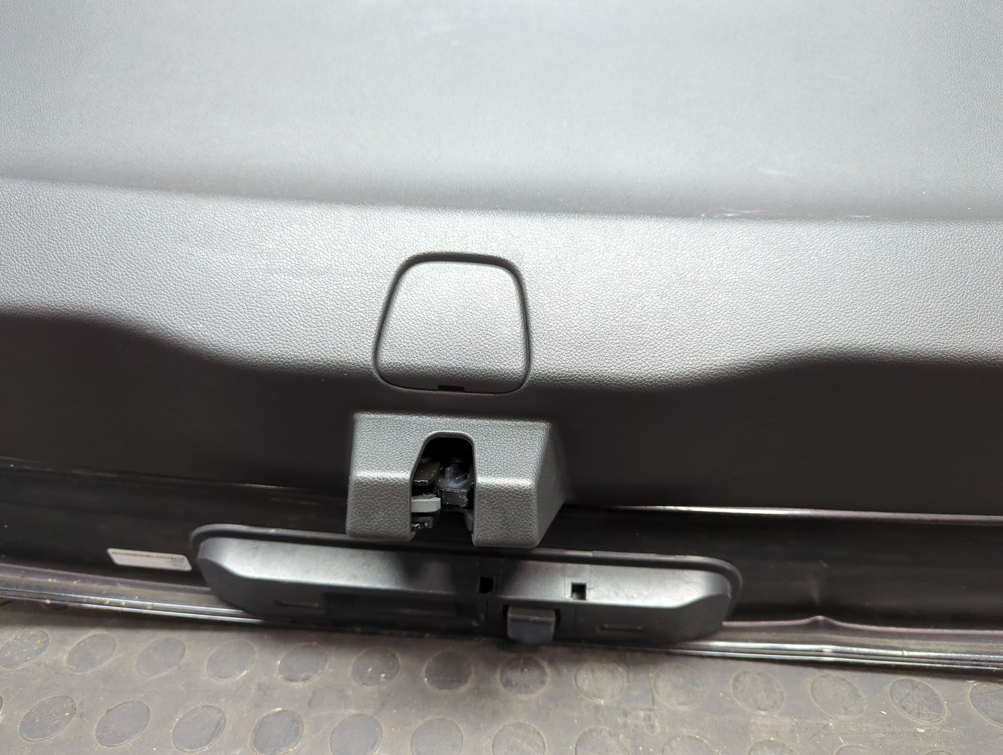 Дверь багажника