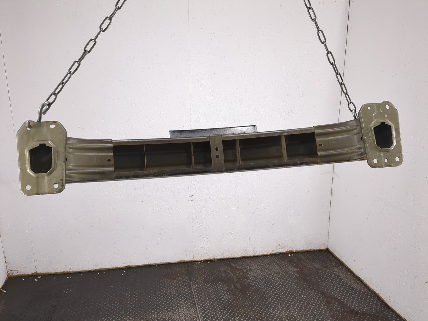 Усилитель заднего бампера