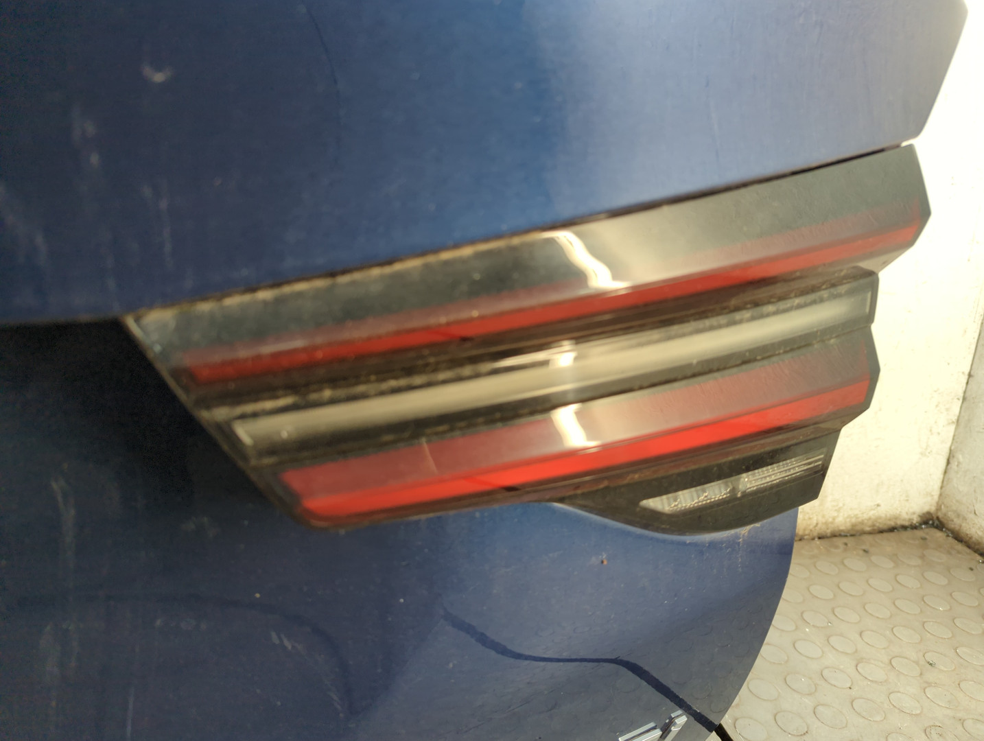 Дверь багажника