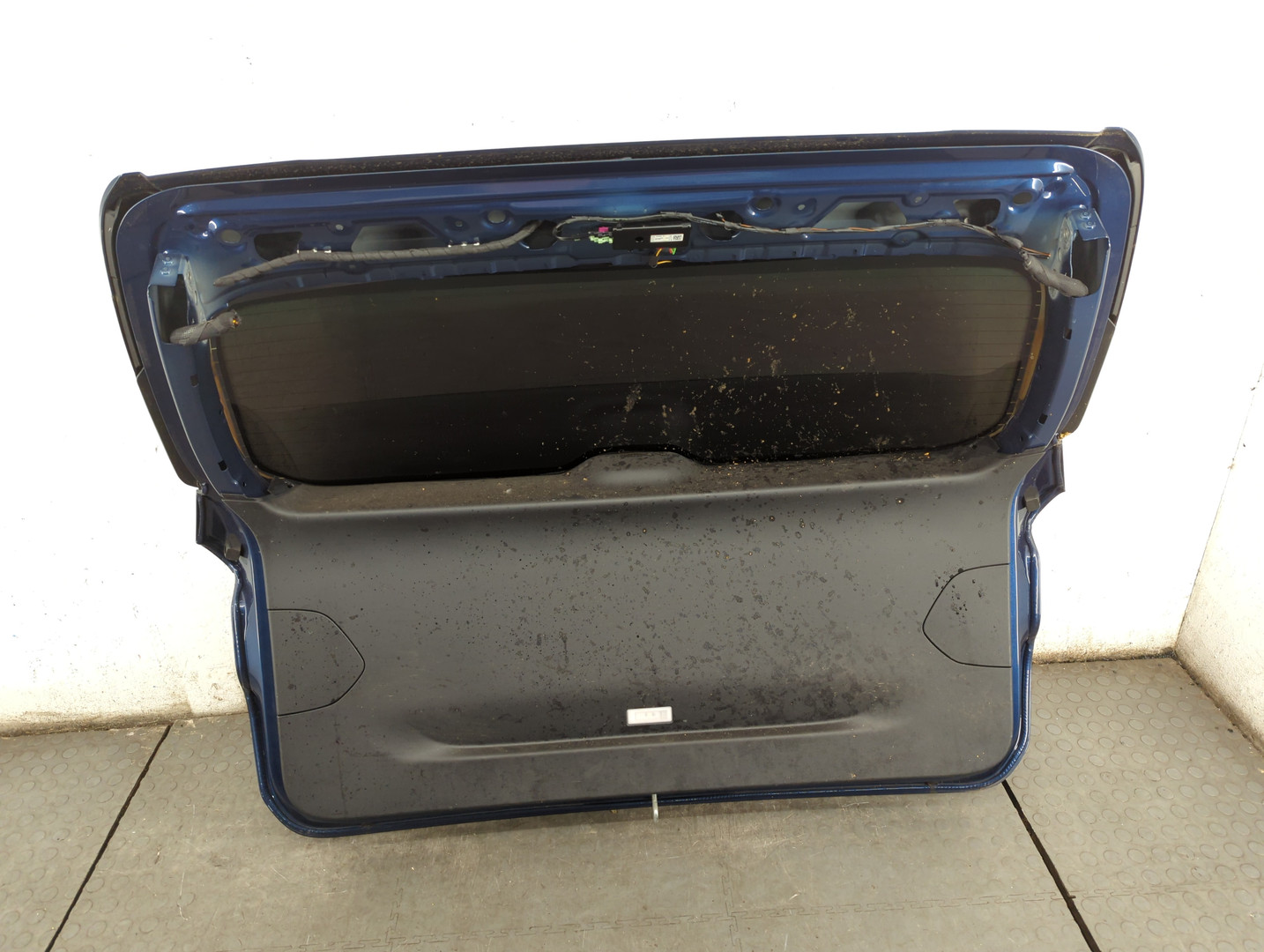 Дверь багажника