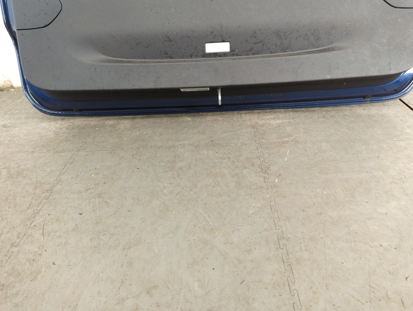 Дверь багажника