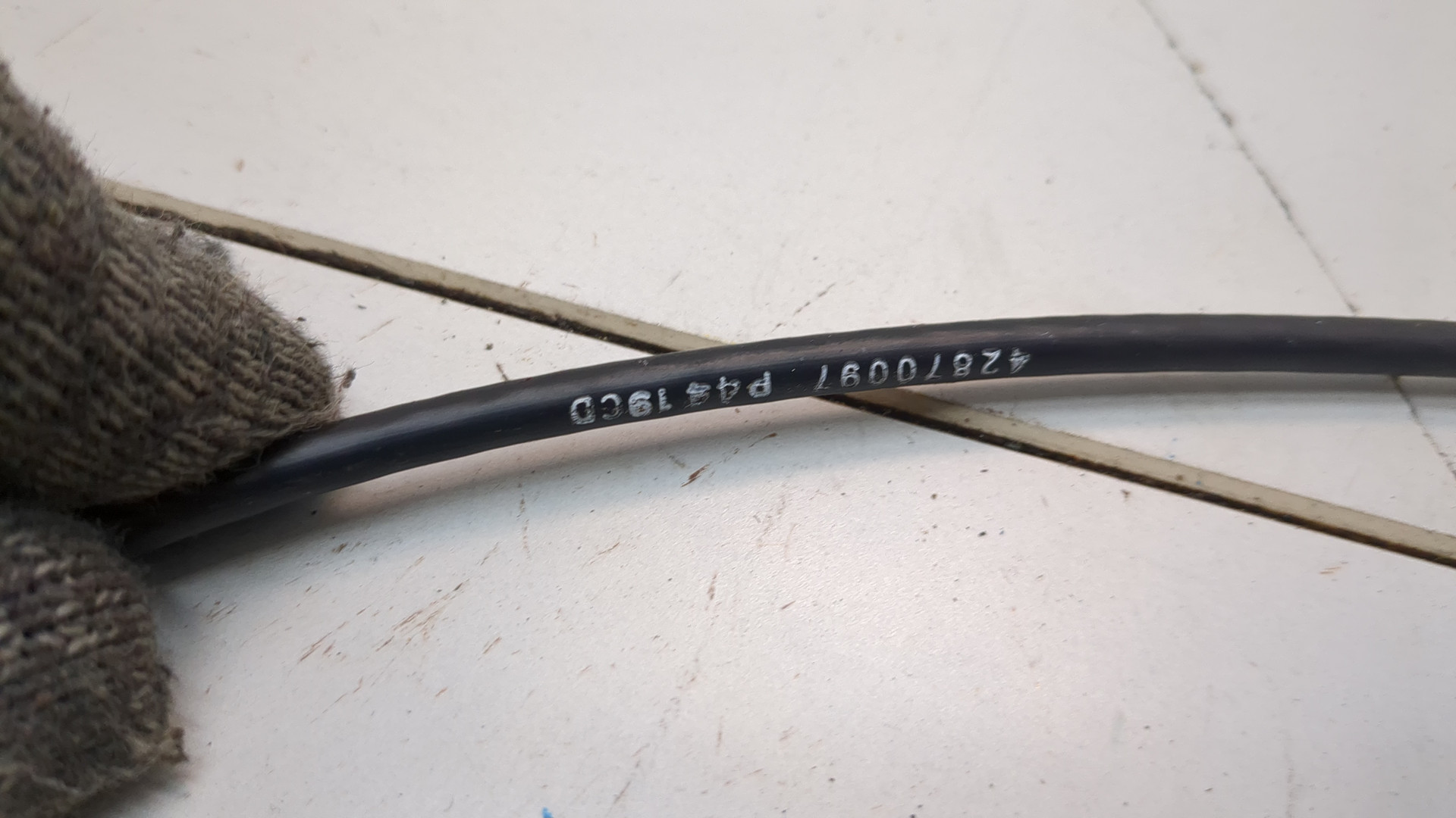 Замок капота