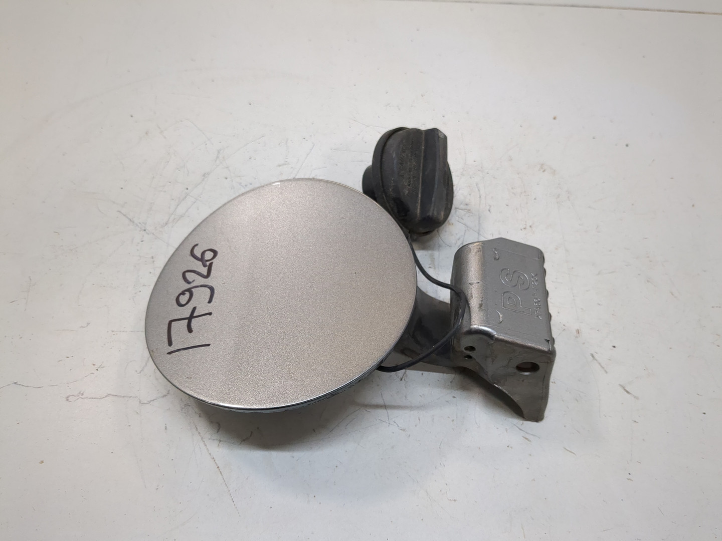 Лючок бензобака