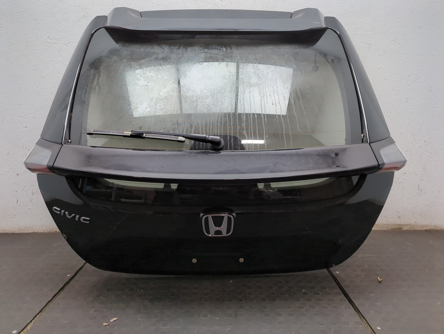 Дверь багажника