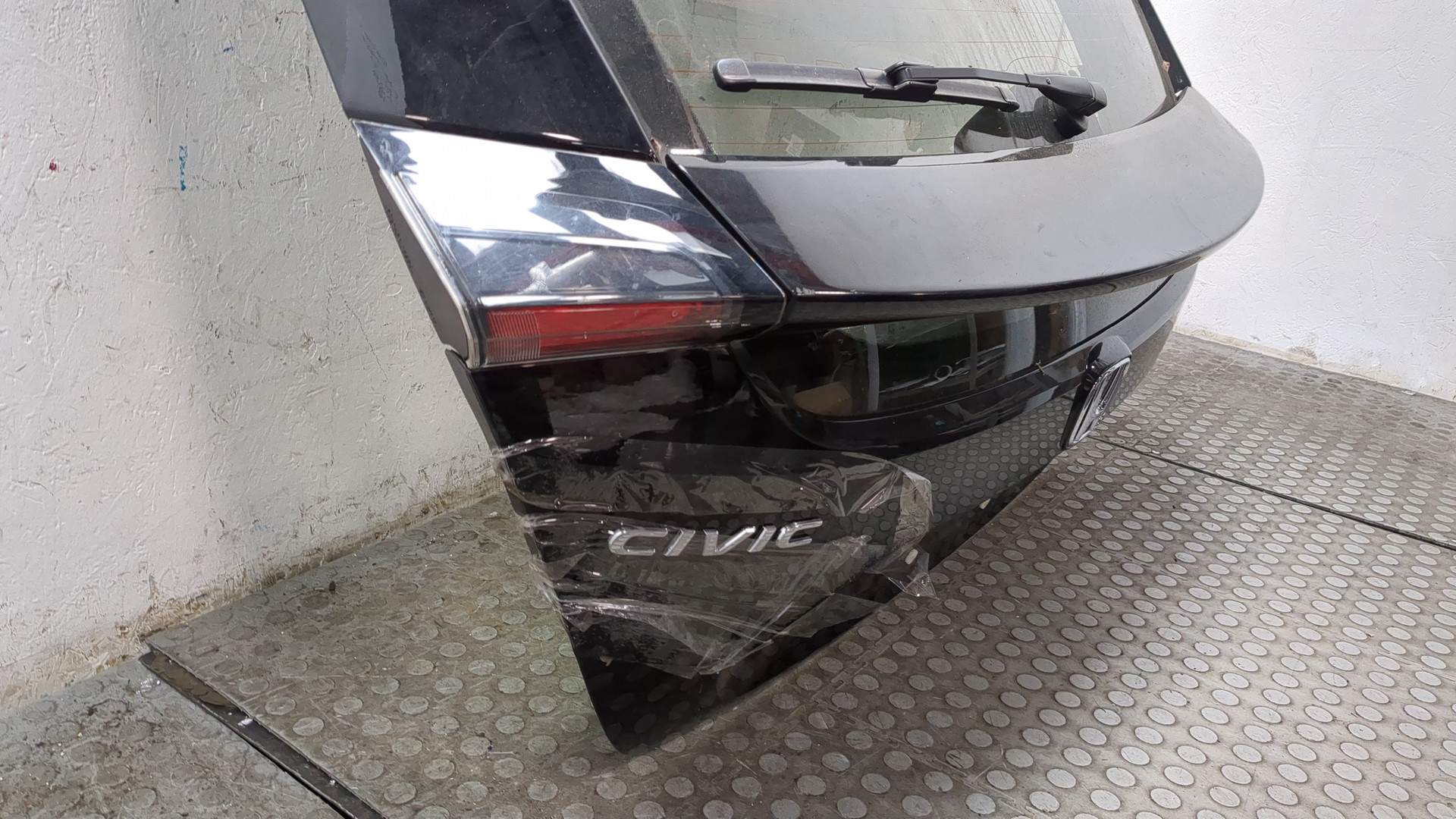 Дверь багажника