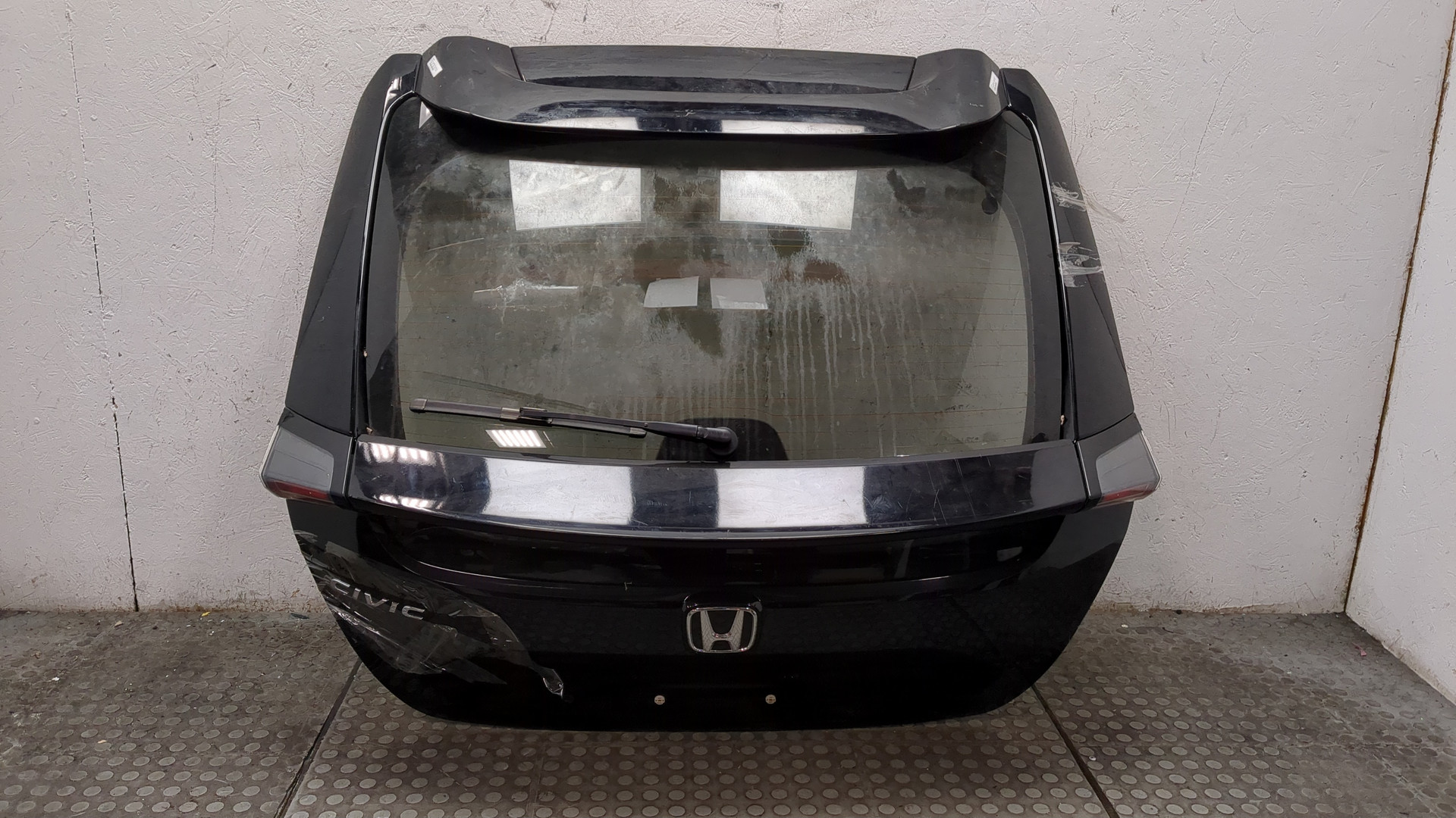 Дверь багажника