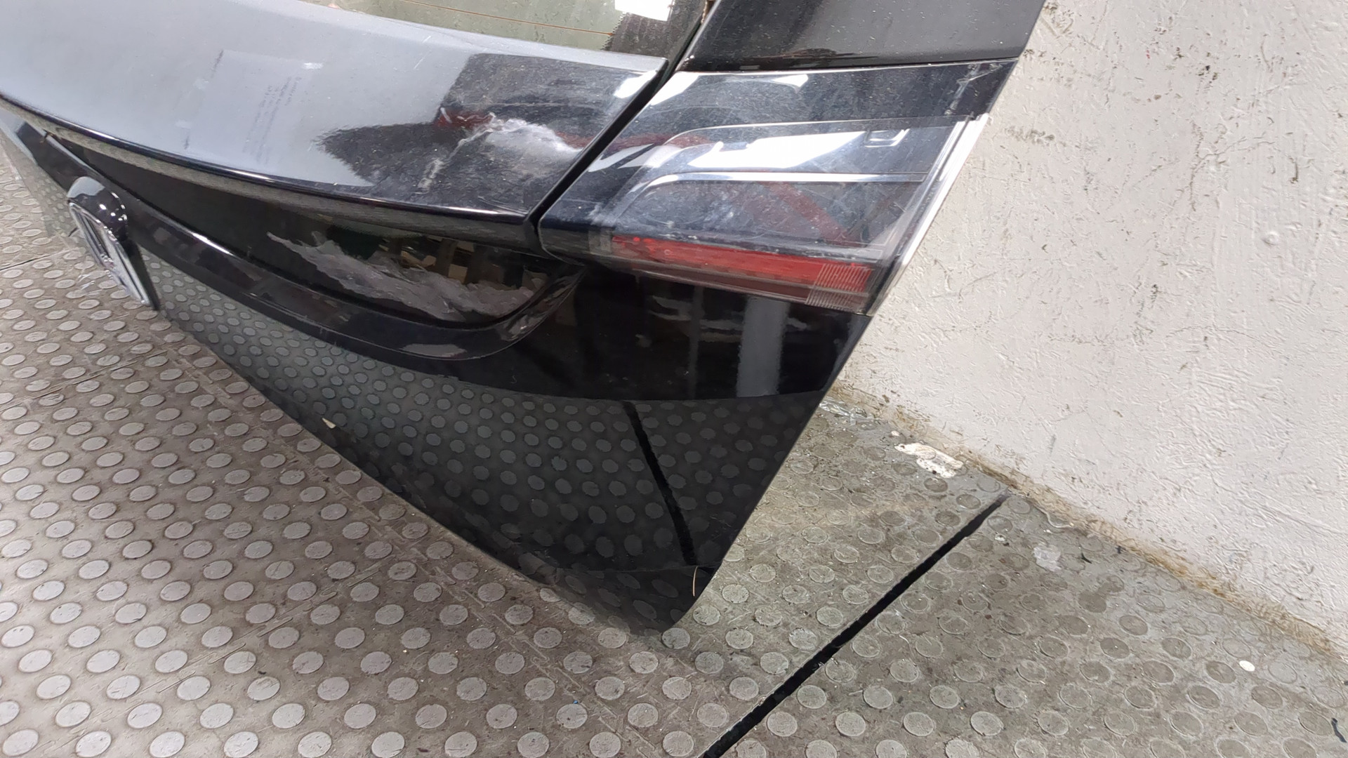 Дверь багажника