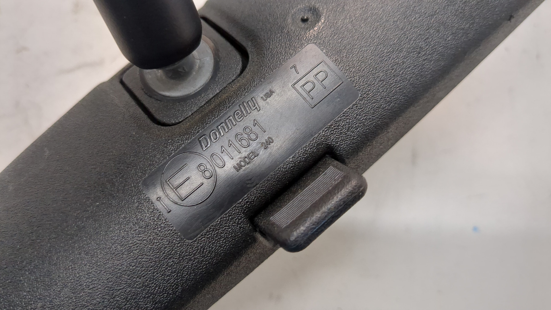 Зеркало заднего вида