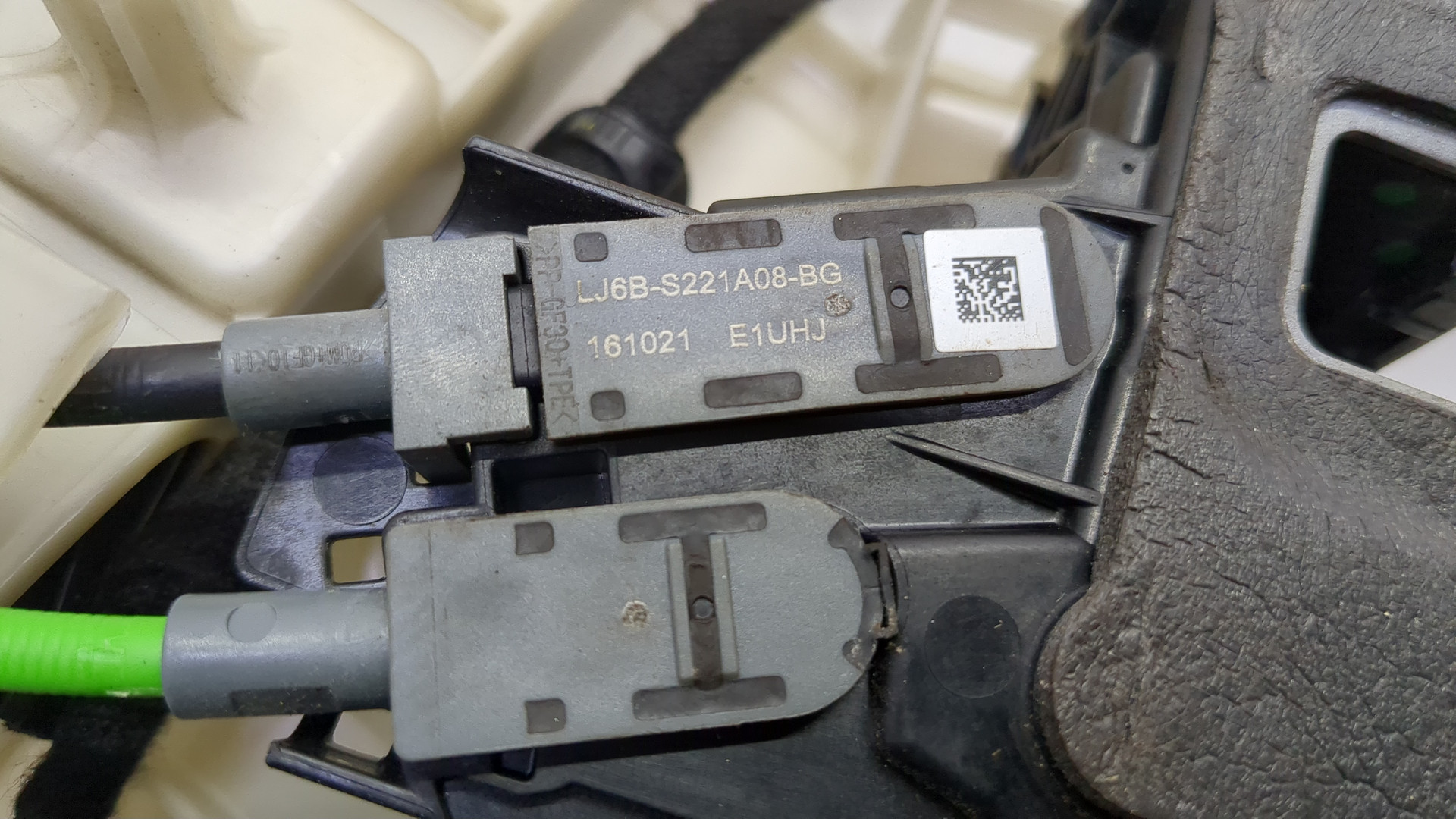 Замок двери задней левой