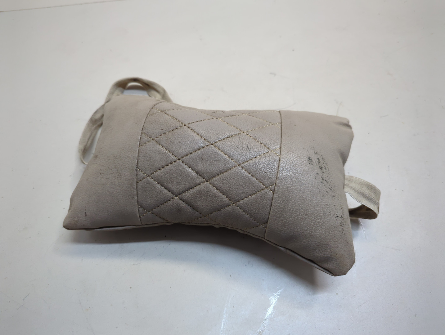 Подголовник сиденья