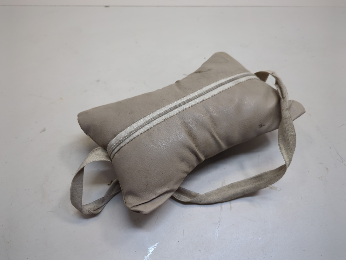 Подголовник сиденья