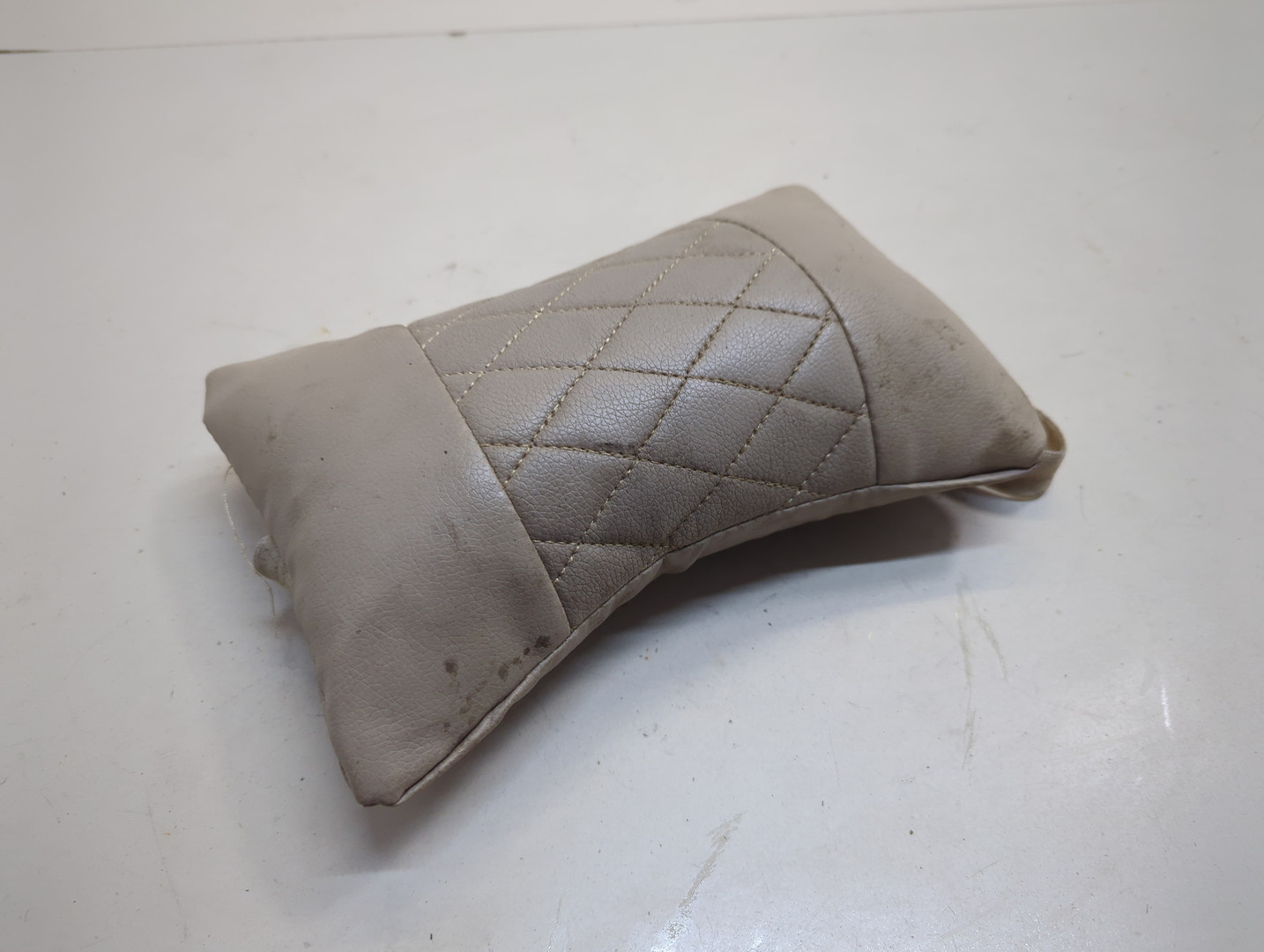 Подголовник сиденья