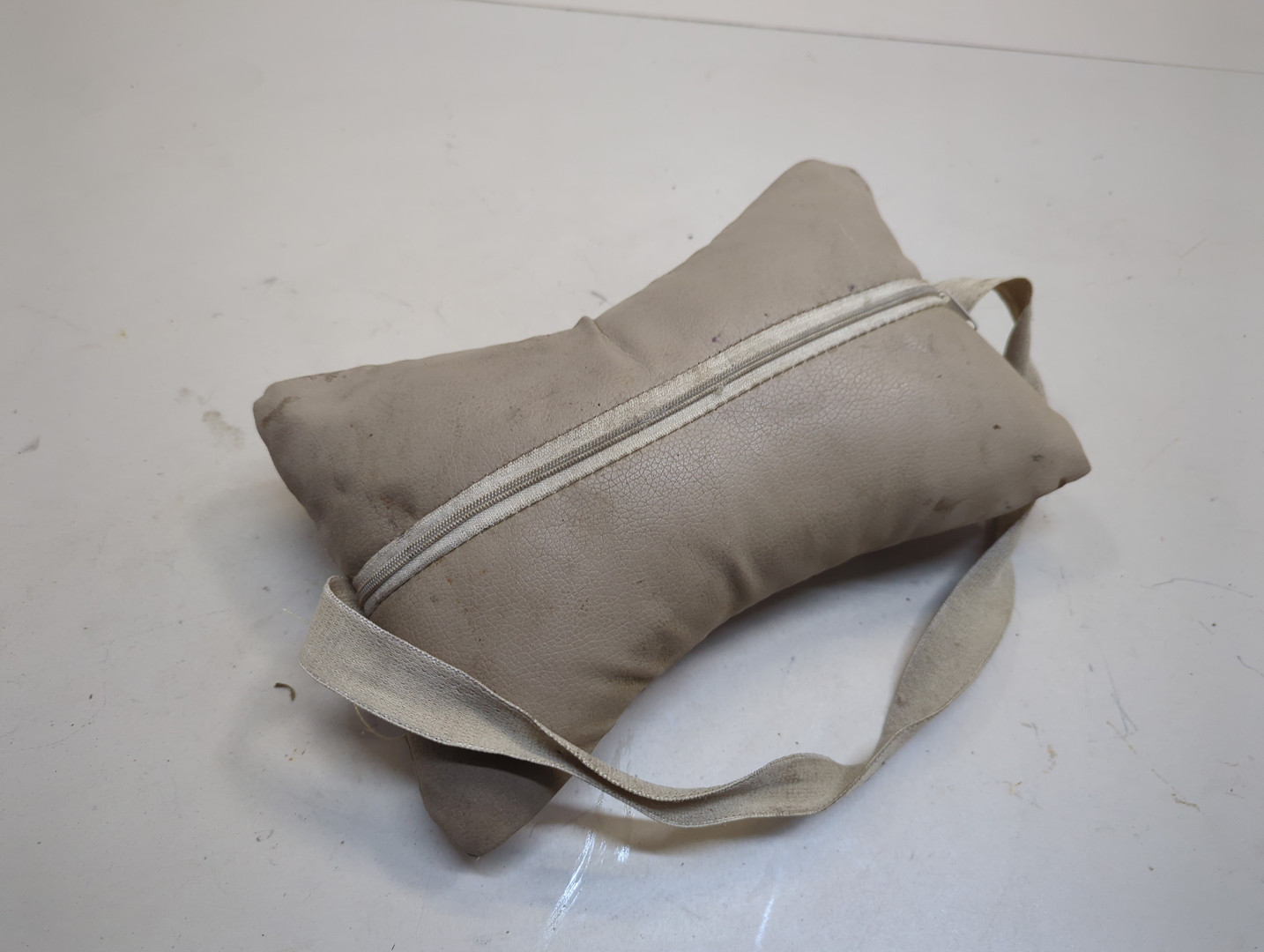 Подголовник сиденья