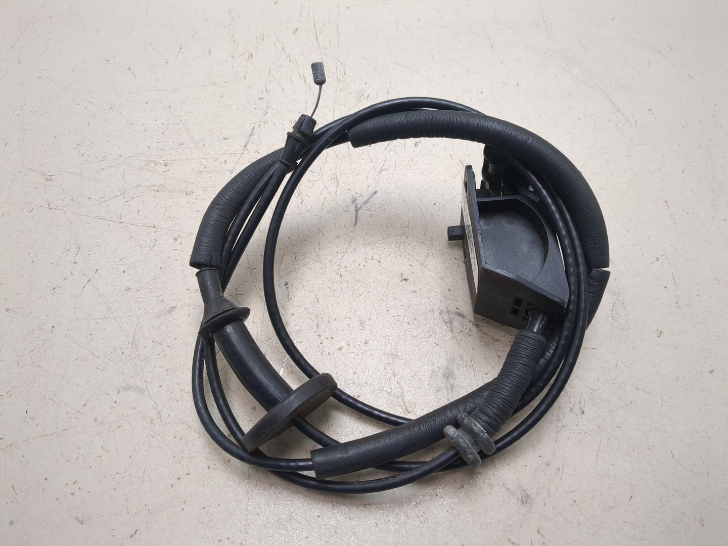 Ручка открывания капота