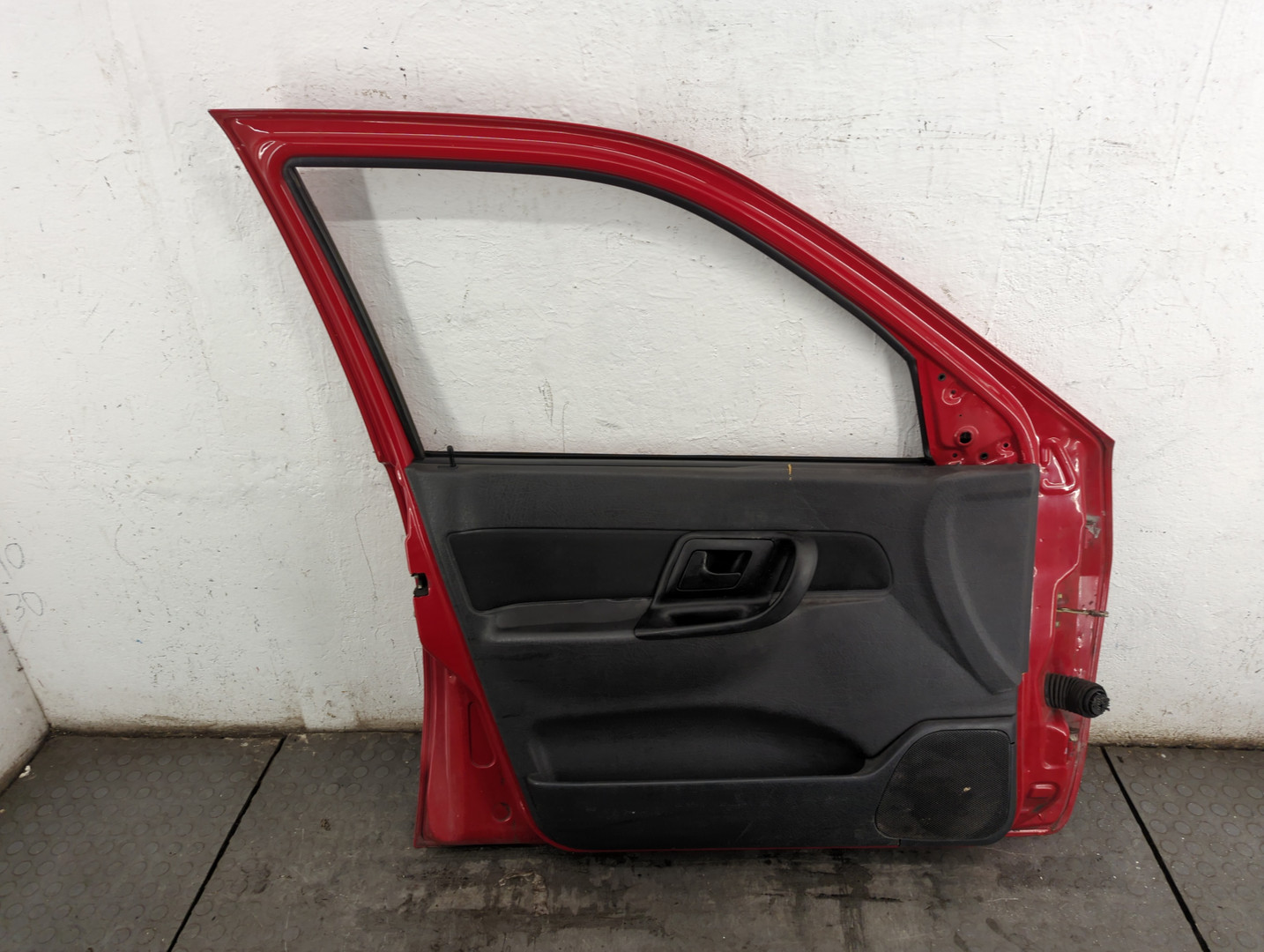 Дверь передняя левая