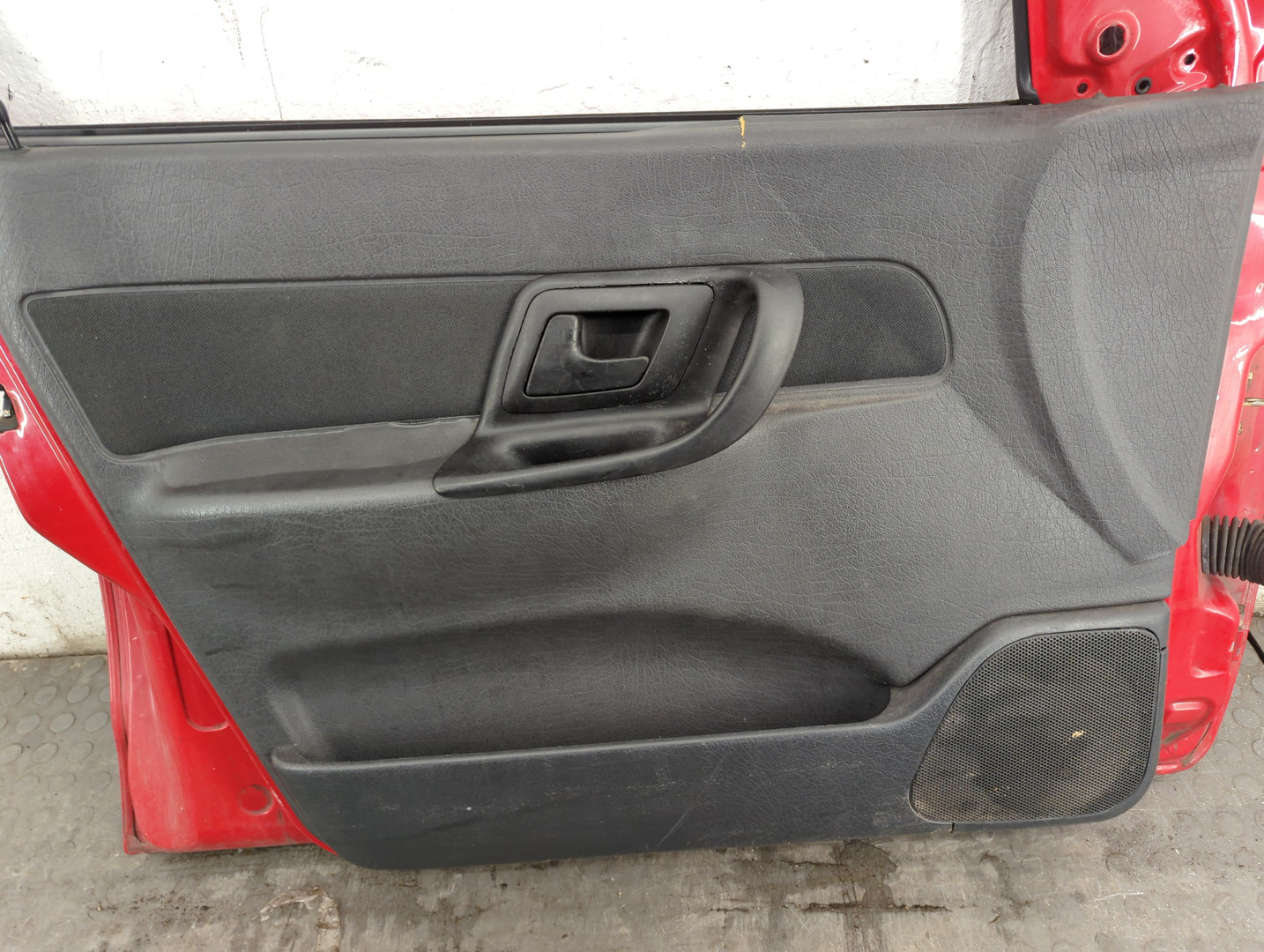 Дверь передняя левая