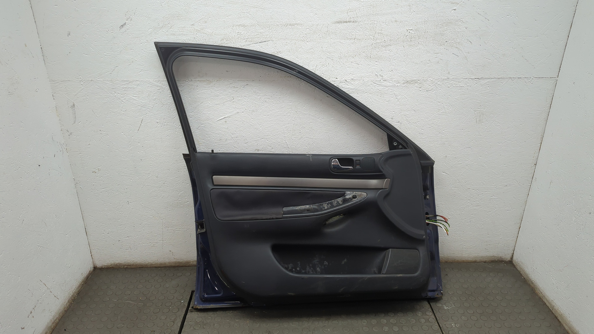 Дверь передняя левая