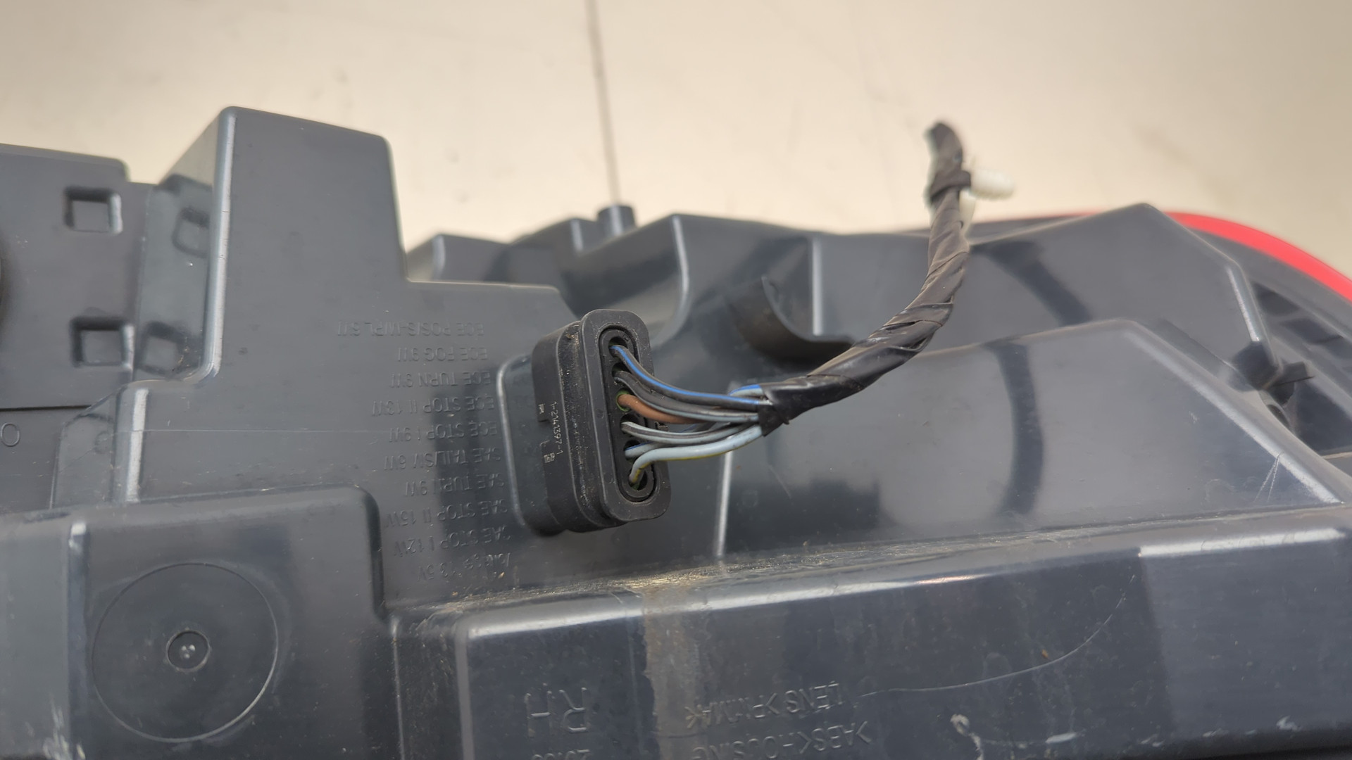 Фонарь задний правый