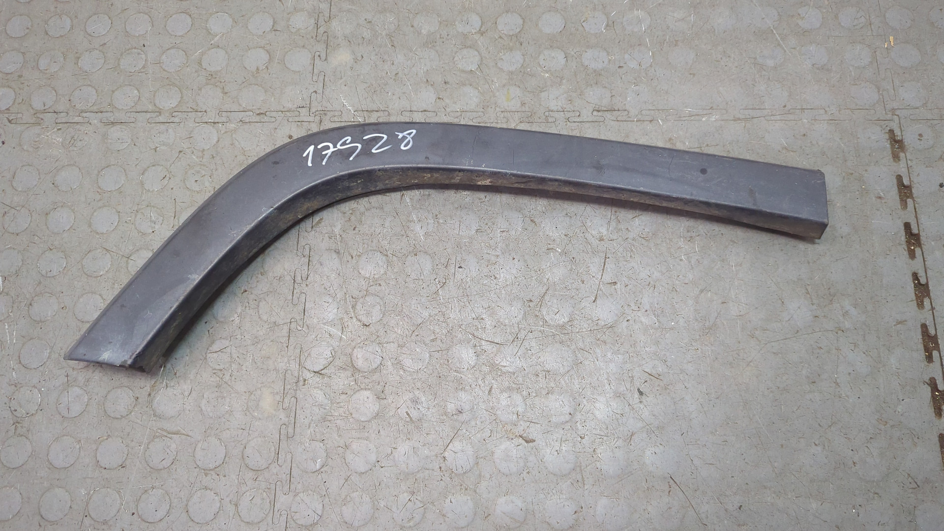 Молдинг заднего крыла правого